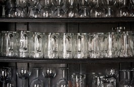 Thämers Restaurant – Bild von Gläsern – Großneumarkt in Hamburg 